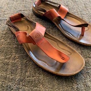 Keen maroon sandals size 11